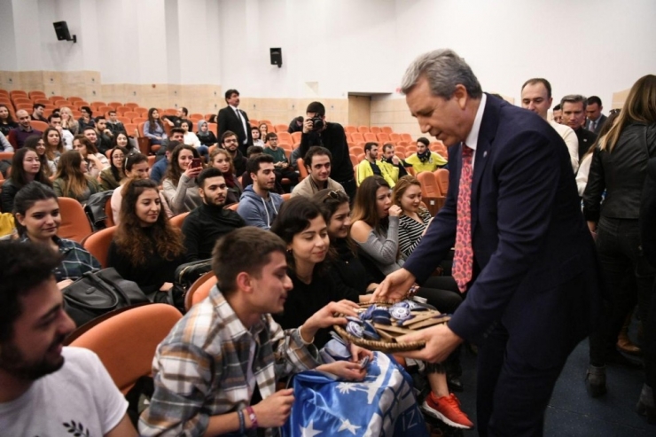 Hoca İle Öğrenci Arasındaki Duvar Ege’de Kalkıyor