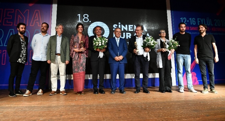 İef’de Yıldızlar Geçidi