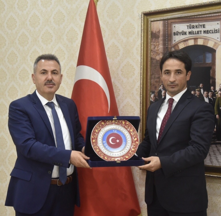 Ağrı’da Vali Yardımcısı Ve Kaymakam İçin Veda Yemeği Düzenlendi