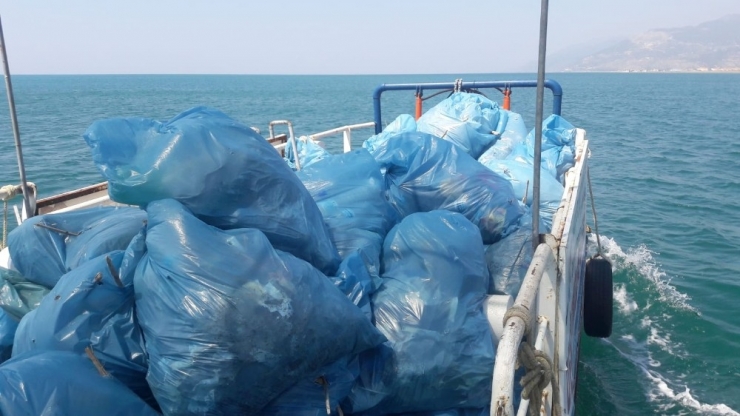 Hatay’da Sahillerden 645 Ton Atık Toplandı