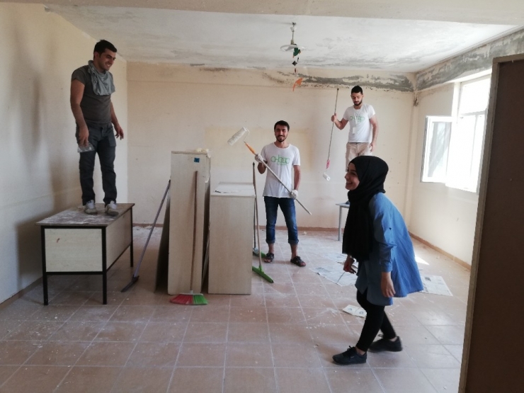 Ahbap Platformu Kozluk’ta Okul Boyadı