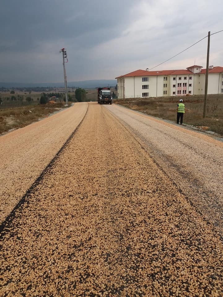Pazaryeri’nde Asfalt Çalışmaları Devam Ediyor