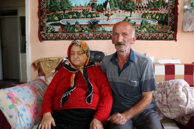 Kağıt Toplayarak Görme Engelli Eşine Bakan Yaşlı Adama Devlet Yardım Elini Uzattı