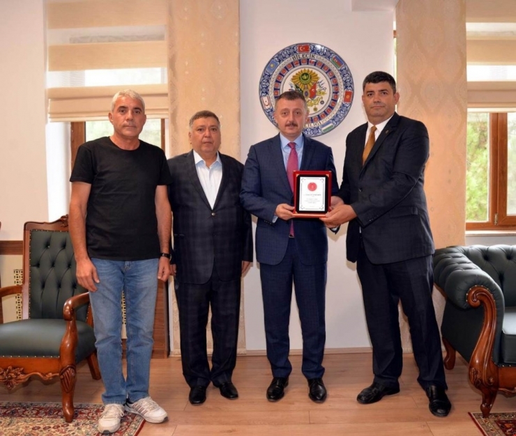 Şehit Aileleri Ve Gaziler Dayanışma Derneği’nden Vali Büyükakın’a Ziyaret