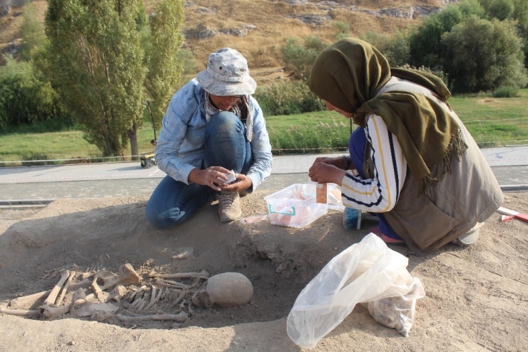 Urartu’nun Son Kadınlarına Ait Mezar Bulundu