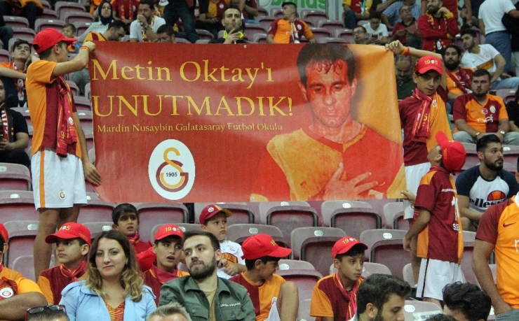 Türk Telekom Stadyumu’nda Metin Oktay Anıldı