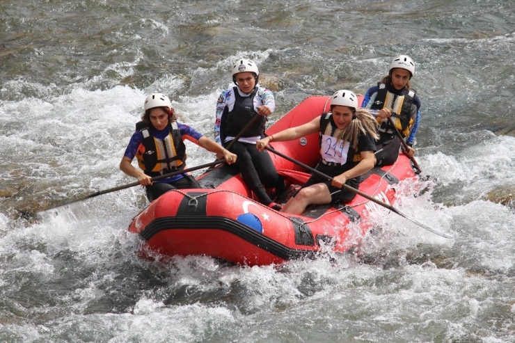 Türkiye Rafting Şampiyonası Çatak’ta Başladı