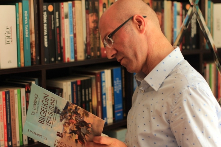 ‘Gençlerin Fısıldadıkları’ Adlı Kitap Raflarda Yerini Aldı