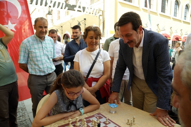 Samsun’da Sokak Ortasında Satranç Etkinliği