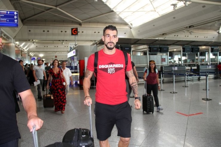 Negredo, Al Nasr İçin Dubai’ye Gitti