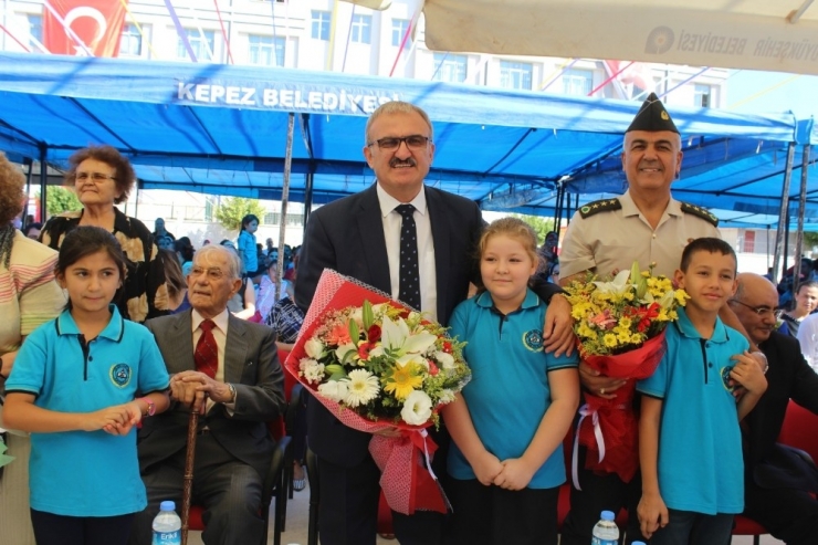 İlk Ders Zilini Vali Karaloğlu Çaldı