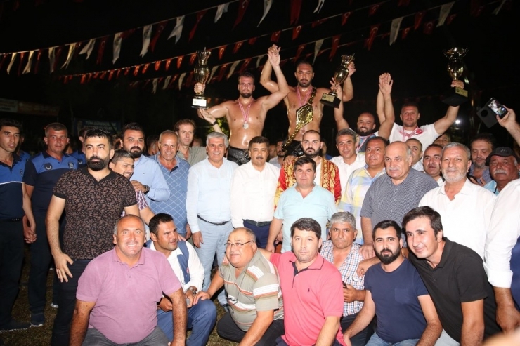 Serik’te Yağlı Güreşler Nefes Kesti