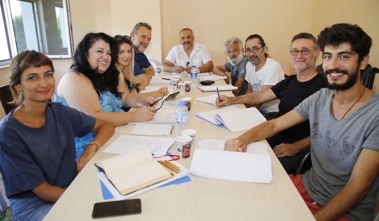 Dht’den Yeni Oyun, “Bu Da Geçer Ya Hu”