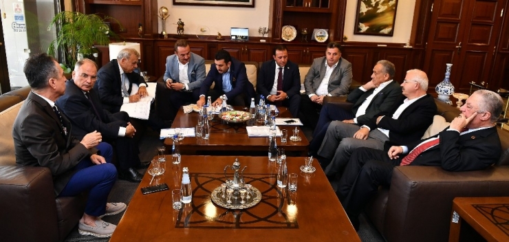 Ak Parti’li Başkanlardan Başkan Kocaoğlu İle Görüşme