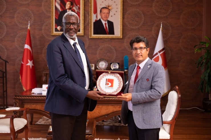 Rektör Taş Çad Heyetini Kabul Etti