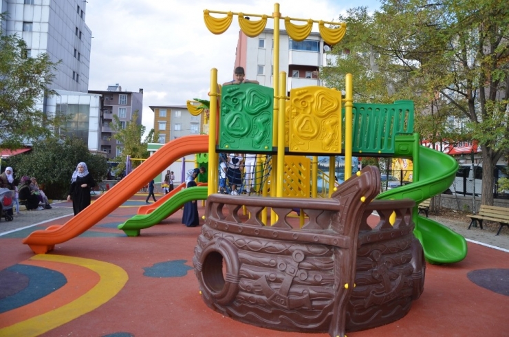 Ağrı’da Park Çalışmaları Devam Ediyor