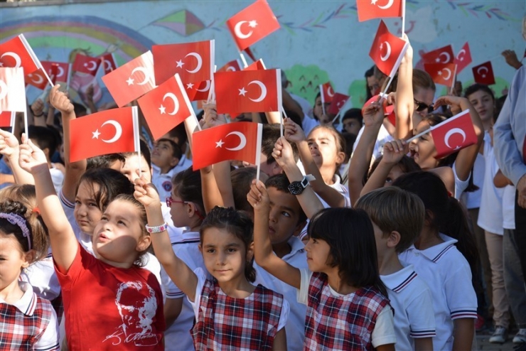 Edremit’te İlköğretim Haftası Coşkulu Bir Şekilde Kutlandı