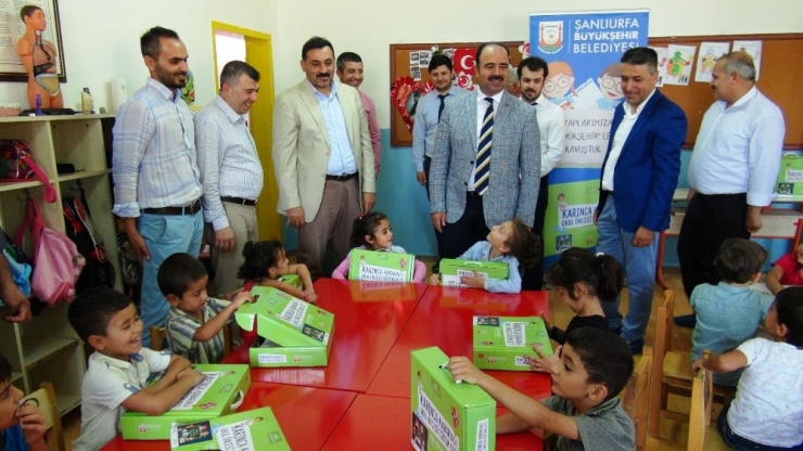 Büyükşehir’den Öğrencilere Kırtasiye Seti Desteği