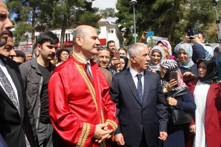 Bakan Soylu’ya Cübbe Giydirilerek Kuşak Bağlandı
