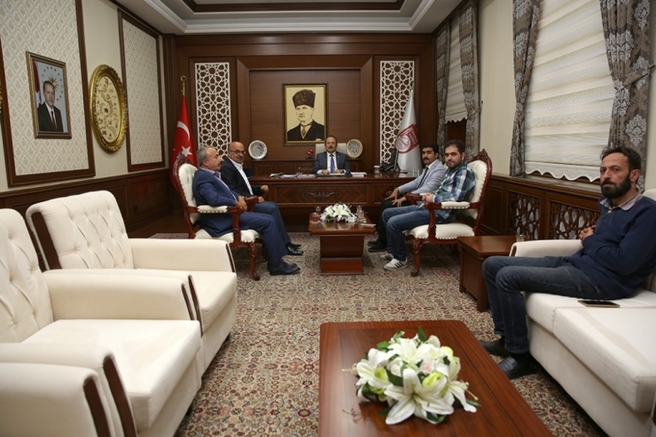 Eczacılar Odası Bölge Başkanlığı Heyeti Vali Pehlivan’ı Ziyaret Etti