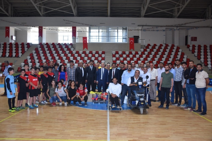 Muş’ta Amatör Spor Kulüplerine Malzeme Dağıtımı