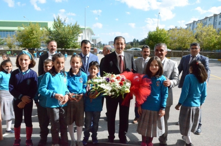 Palandöken Belediyesi’nden İlçedeki Tüm Öğrencilere Eğitim Seti