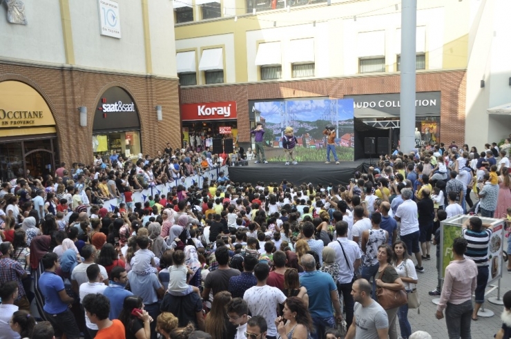 Minikler Forum Mersin’de ’Rafadan Tayfa’yla Eğlendi