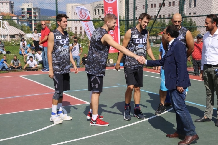 Uşak’ta Sokak Basketbolu Turnuvasında Kupalar Sahiplerini Buldu