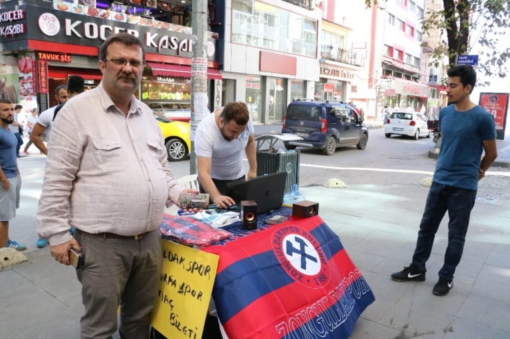 Zonguldak Kömürspor’a Katkı İçin Stand Açıp Bilet Sattılar