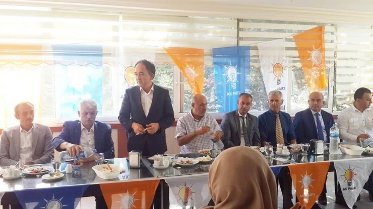 Edremit Ak Parti’den Birlik Ve Beraberlik Kahvaltısı