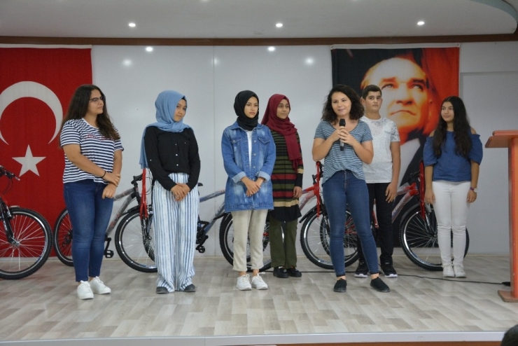 Honaz’da Dereceye Giren Öğrenciler Ödüllendirildi