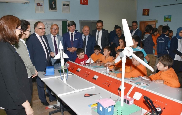 Afyonkarahisar’da Tübitak Bilim Şenliği Başladı