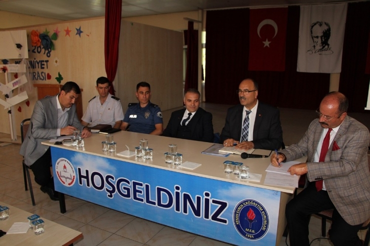 Kula’da Okul Güvenliği Toplantısı Yapıldı