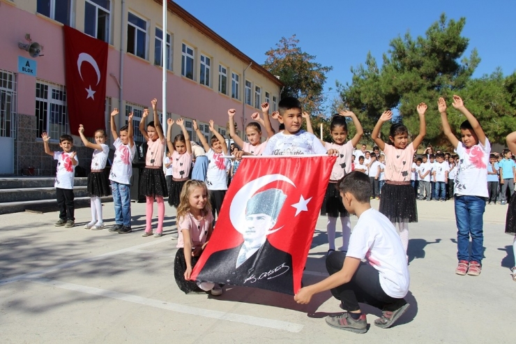 Kula’da İlköğretim Haftası Kutlandı