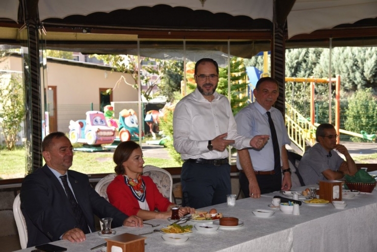 Başkan Ayaz Eğitimcilerle Bir Araya Geldi