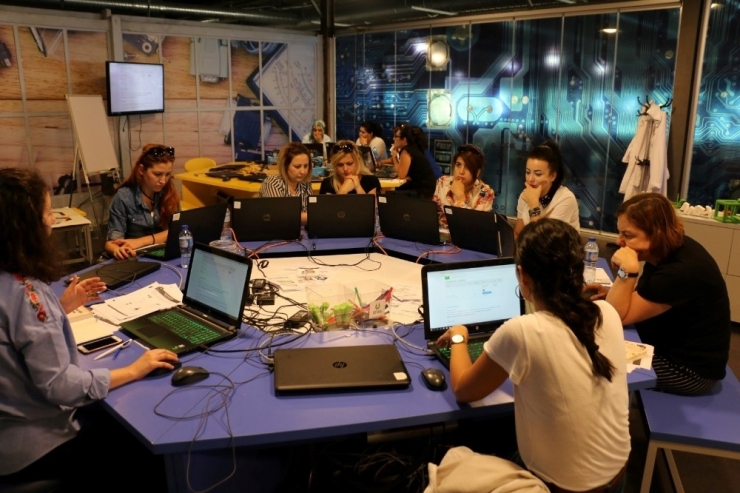 Mucit Dünyası’nda Eğitmenlere Eğitim