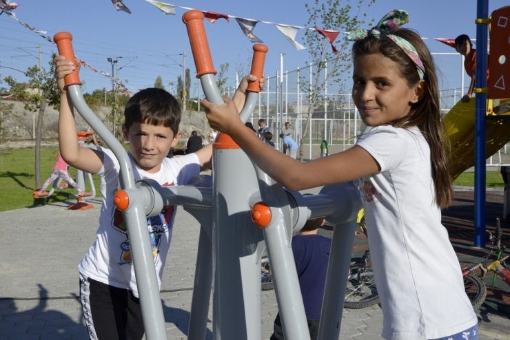 Tepebaşı Belediyesi Bir Mahalleye Daha Park Kazandırdı