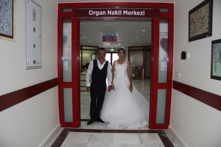 Kendisine Böbreği Bağışlayan Kişinin Balıkesir’deki Mezarını Ziyaret Etti