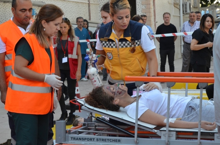 Salihli Devlet Hastanesi’nde Gerçeği Aratmayan Tatbikat