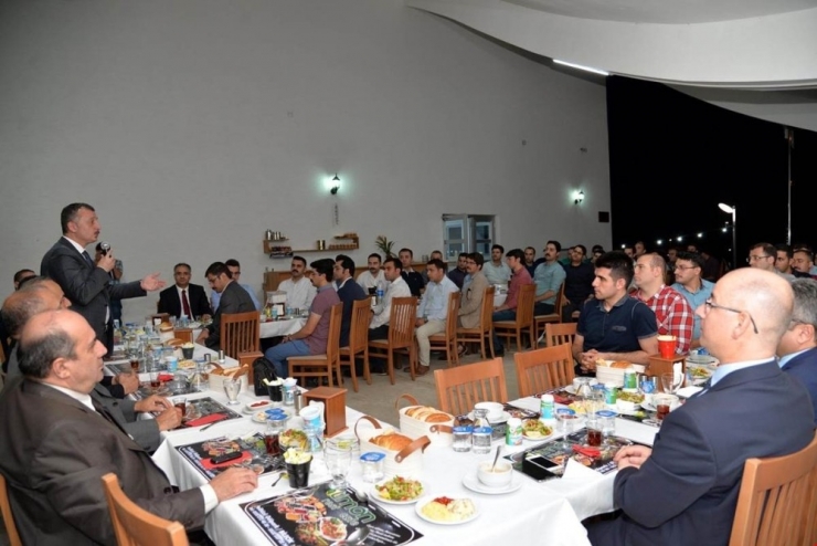 Vali Büyükakın Deneyimlerini Kaymakam Adayları İle Paylaştı