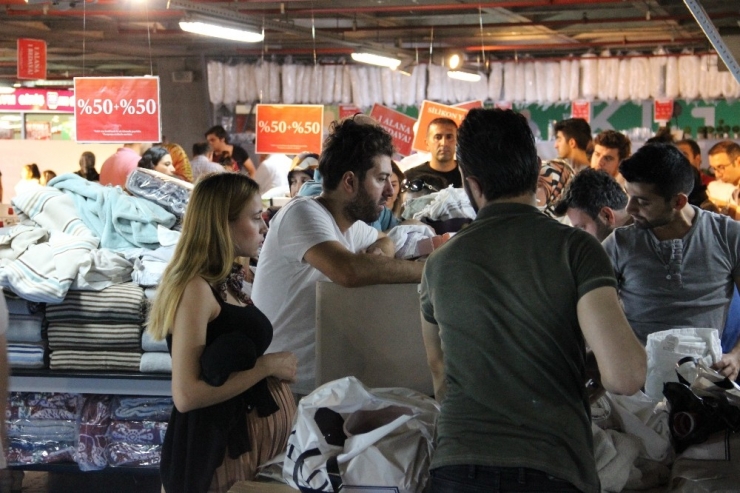 Vatandaşlar ’212 Fırsat Garajı’na Yoğun İlgi Gösterdi