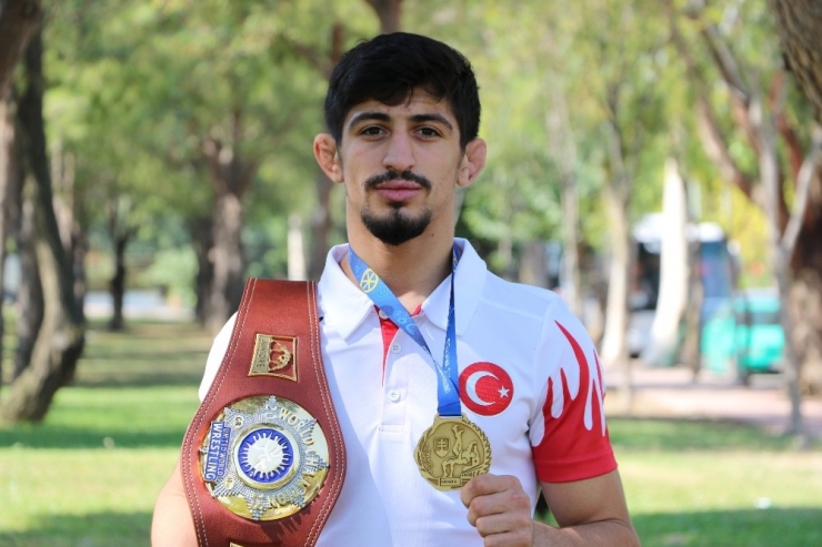 Dinlenmek İçin Uzandığı Minderden Dünya Şampiyonluğuna