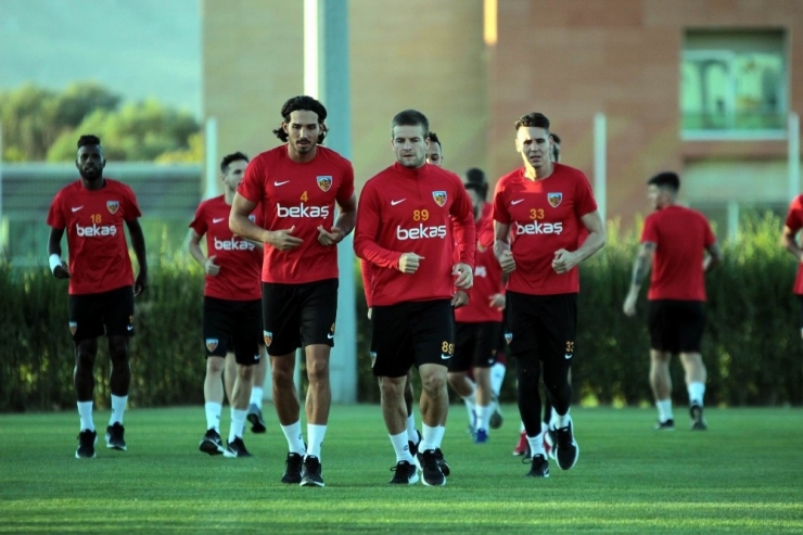 Kayserispor’da Beşiktaş Mesaisi Başladı