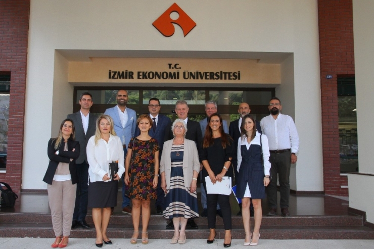 İzmir’in Geleceğini “İcat Çıkaranlar” Belirleyecek