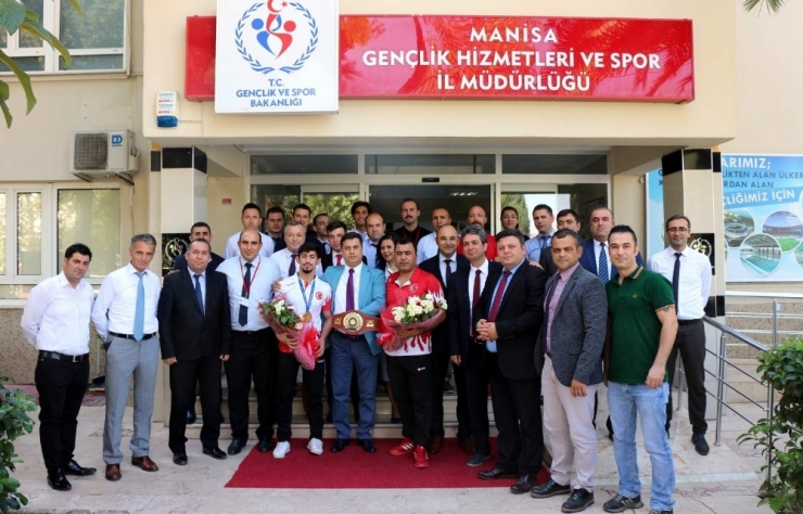 Dünya Şampiyonu Kamal’a Görkemli Karşılama