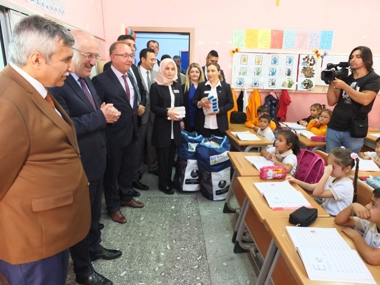 Başkan Kafaoğlu’ndan Öğrencilere Kırtasiye Seti