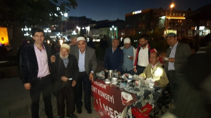 Engelliler Meclisi Aşure Dağıttı