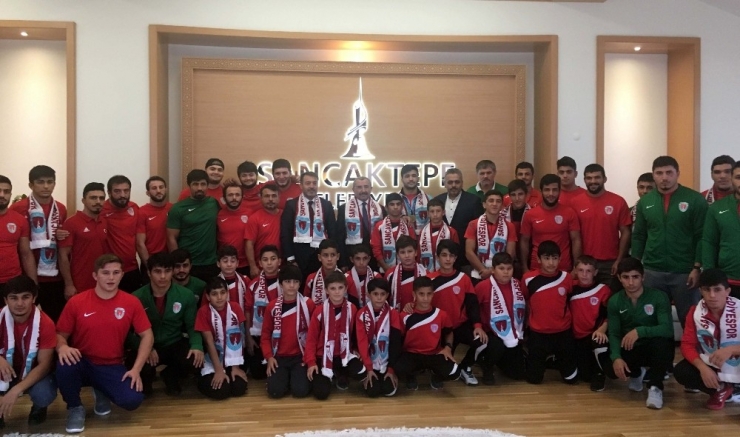 Güreşte Altın Madalya Sancaktepe’de