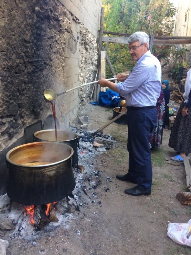 Şifa Kaynağı ’’Karaüzüm Pekmezi’’ İçin Emet’te Kazanlar Kaynatılıyor