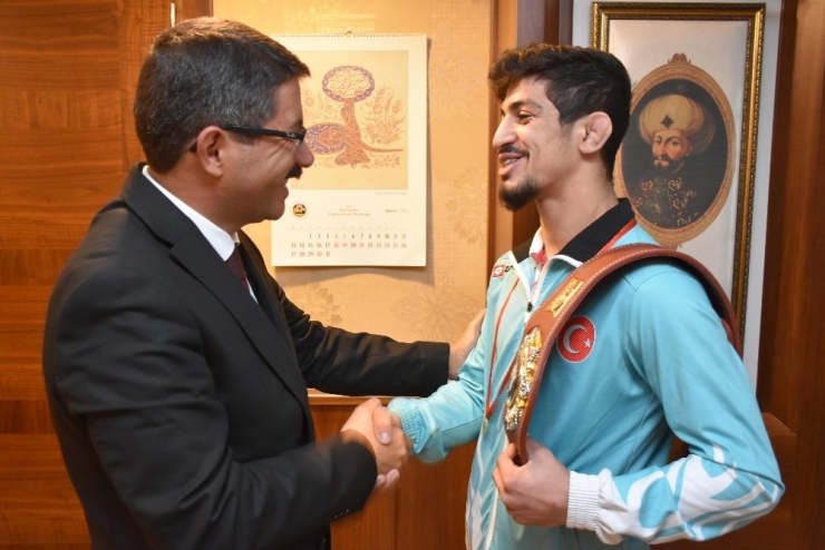 Başkan Çelik Dünya Şampiyonu Kerem’i Ağırladı
